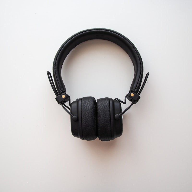 PixelCraft Gradient Wave MagSafe Wallet